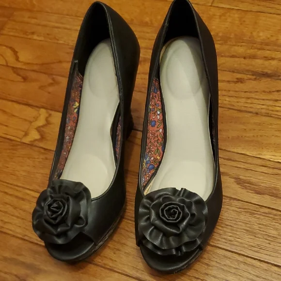 Fergalicious Black Wedge Peep-Toe Shoes - Picture 13 of 15